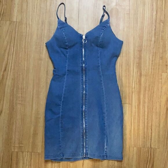 Iris Distressed Zippered Jean Dress EUC 2/$20 & 3/$30 - Picture 1 of 7